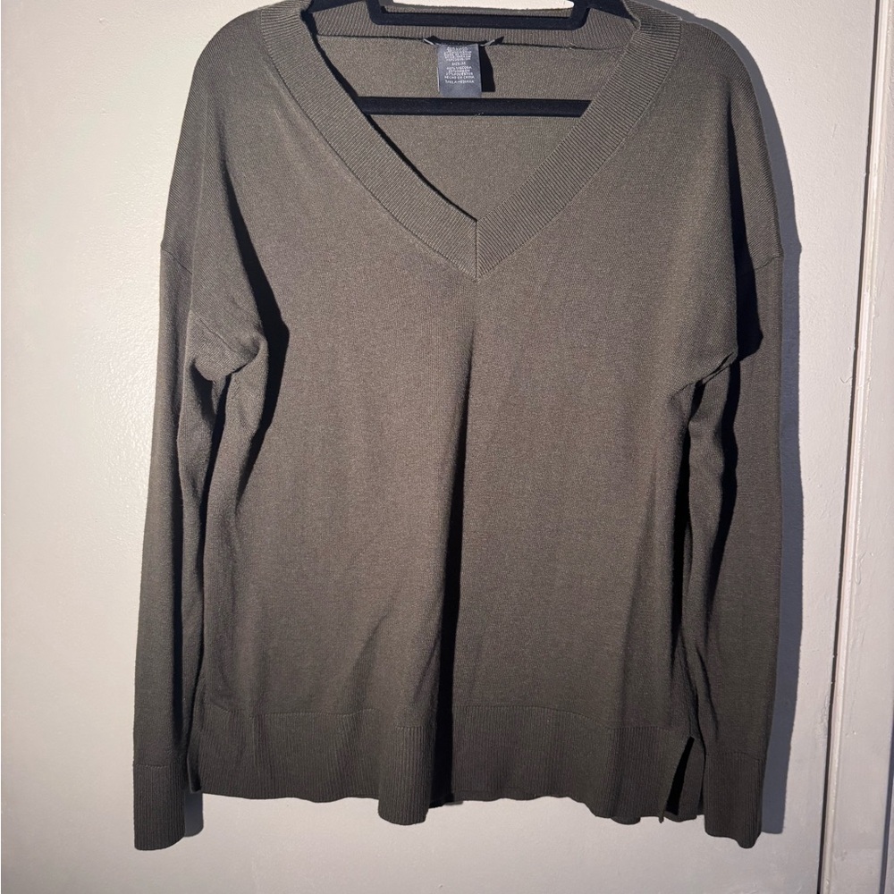 Matty M Men's V-Neck Sweater - Olive